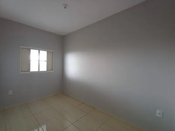 Segundo dormitório, com janela e ventilação